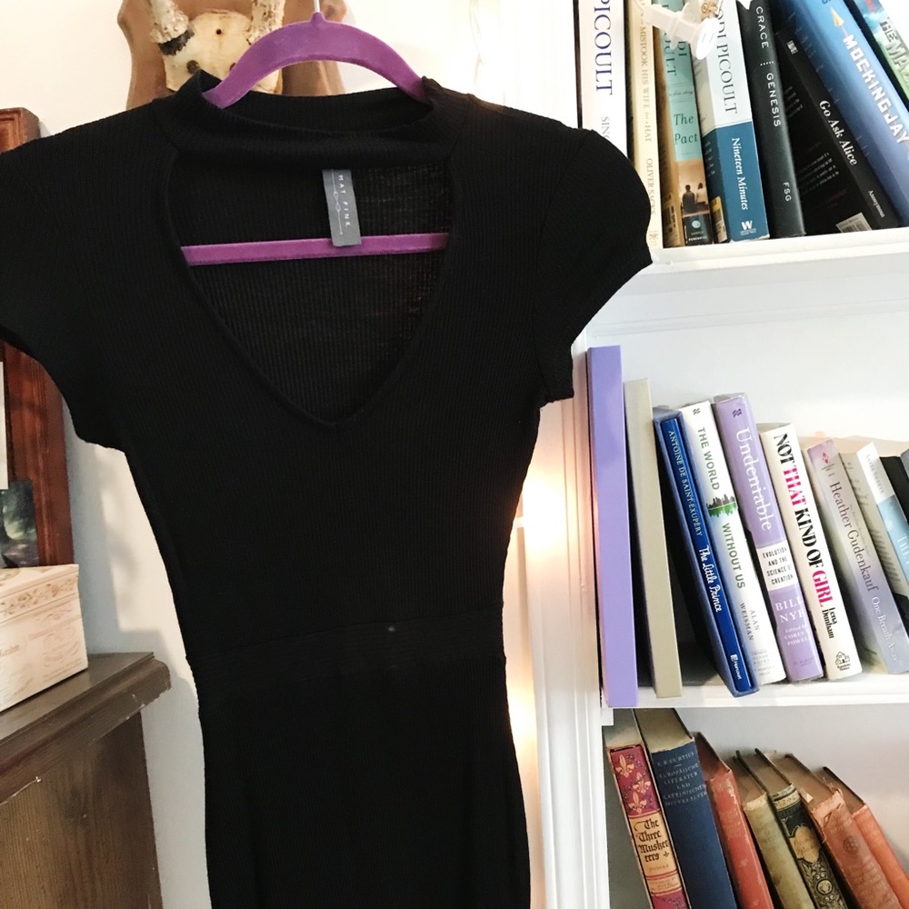 🎵Cut out neck dress